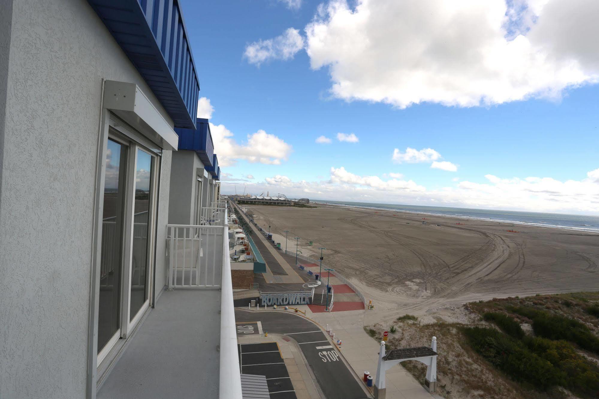 Hotel Adventurer Oceanfront 3*